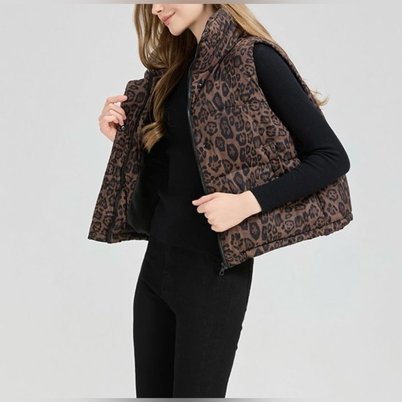 NWT Leopard Print Puffer Vest Cropped Trendy Brown Quilted Medium Animal Print - Picture 3 of 6
